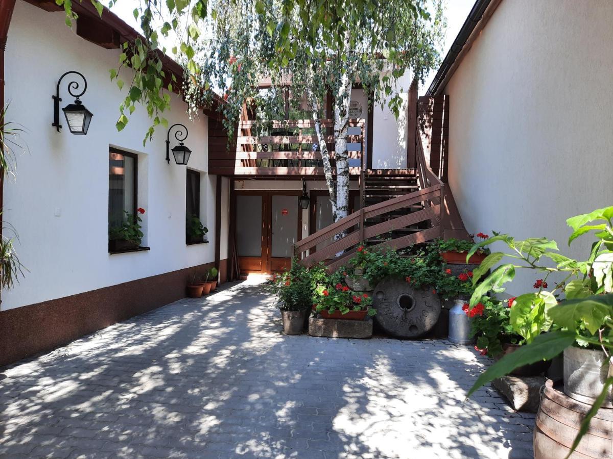 Korona Panzio Bed & Breakfast Odorheiu Secuiesc Exterior photo